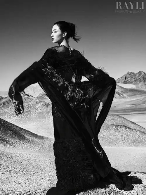 瑞丽服饰美容##钟楚曦快意江湖大片##钟楚曦瑞丽封面