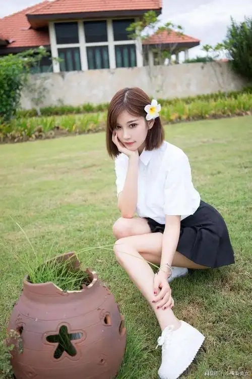 小嘴看美女杨晨晨美腿制服性感诱人