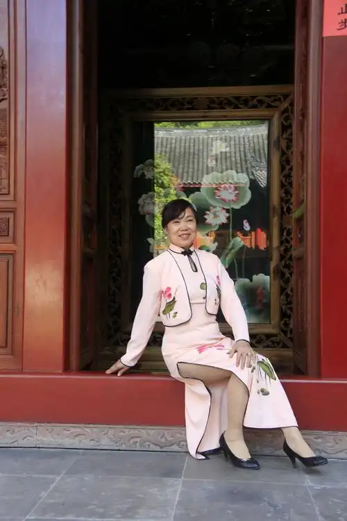 我们用不同的视觉,去欣赏穿旗袍的女人