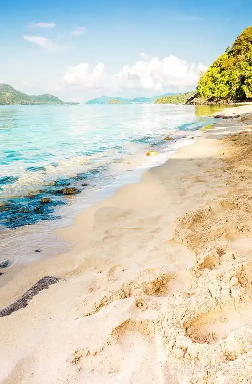 海滩在清晨的阳光沙滩,蔚蓝的大海性质