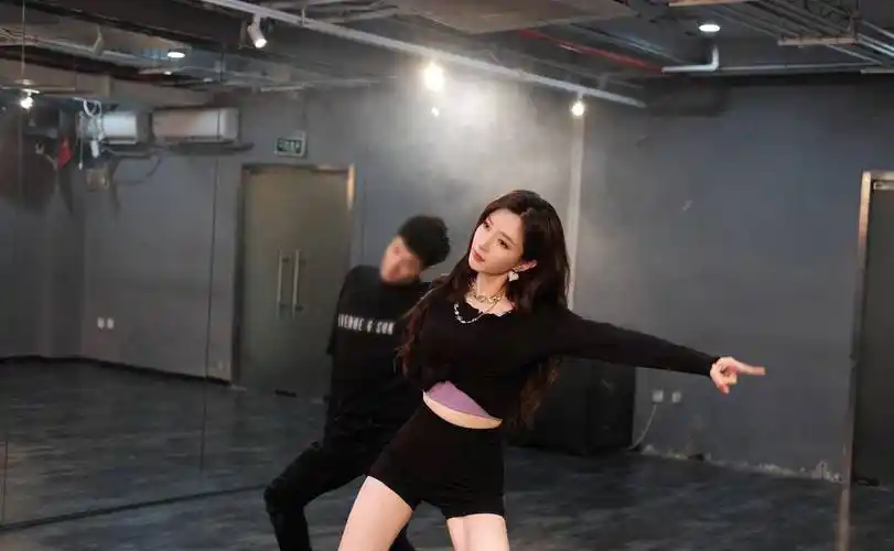 江疏影过生日真会玩!