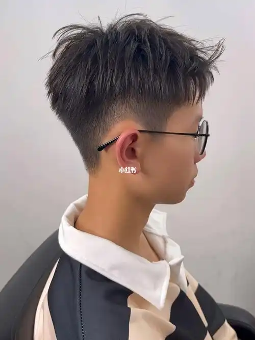 干净阳光有型的感觉#男士发型  #钢夹烫  #摩根烫  #男生变帅发型指南