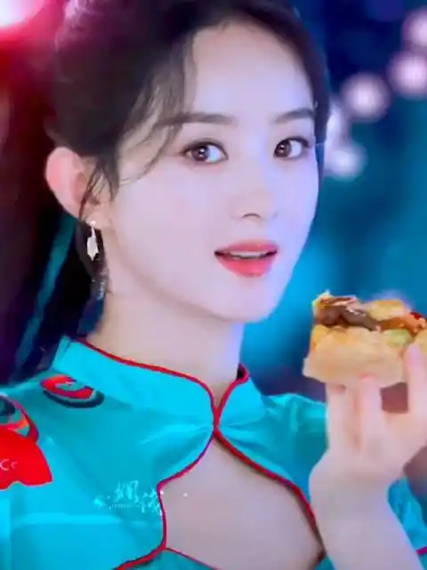 赵丽颖国风旗袍高马尾造型,烟火江湖侠气满满,颖宝的回眸好飒!