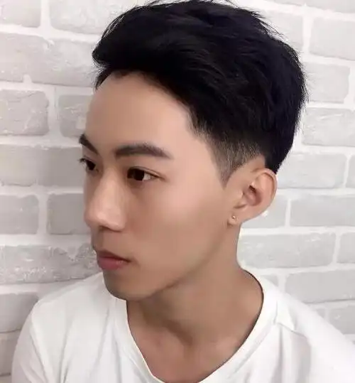 青少年短发发型男帅气,简单发型更加的富有活力
