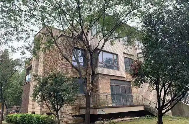 龙湖紫云台联排别墅,312平,送南北花园,售750万,证满