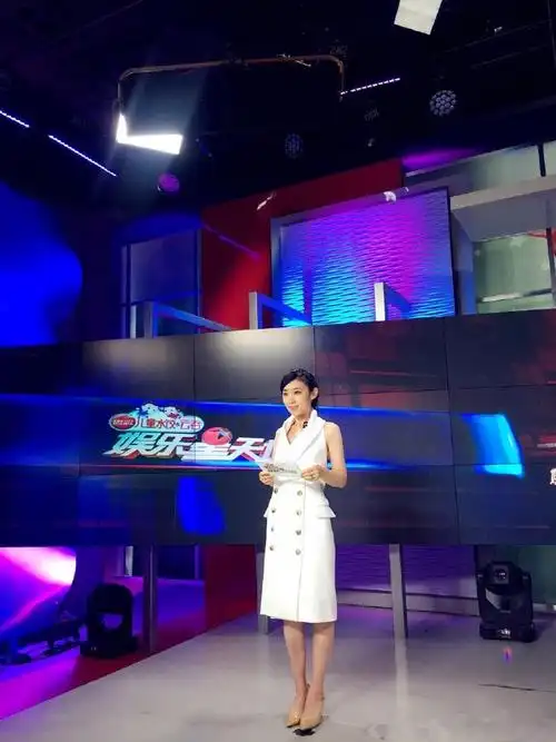 主持人贝倩妮主持图片