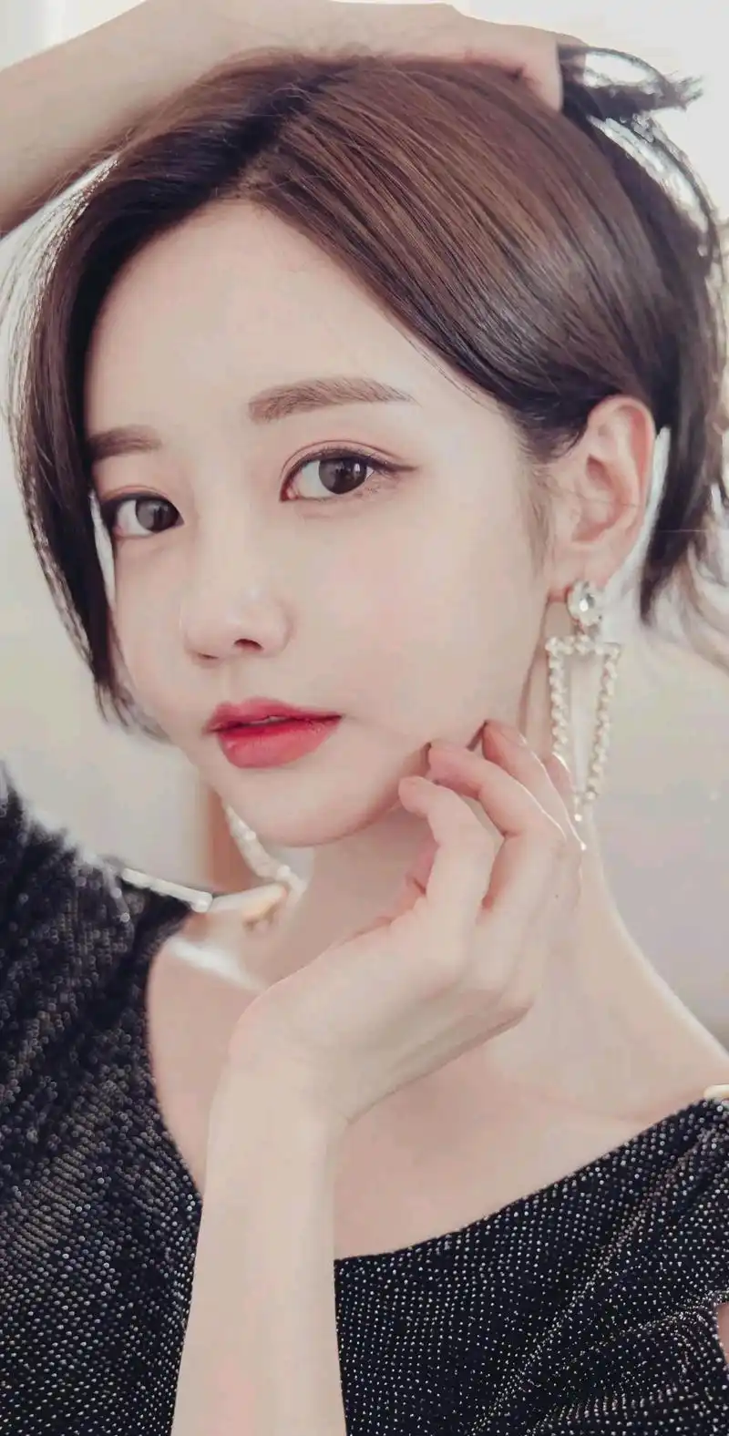 性感美女孙允珠美得无可挑剔,肤白貌美,凹凸有致