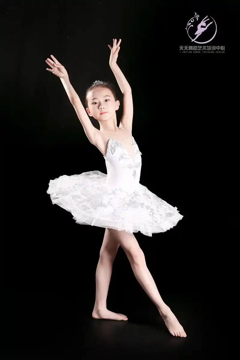 学舞蹈的女孩 美美滴照片就是让人赏心悦目 - 抖音