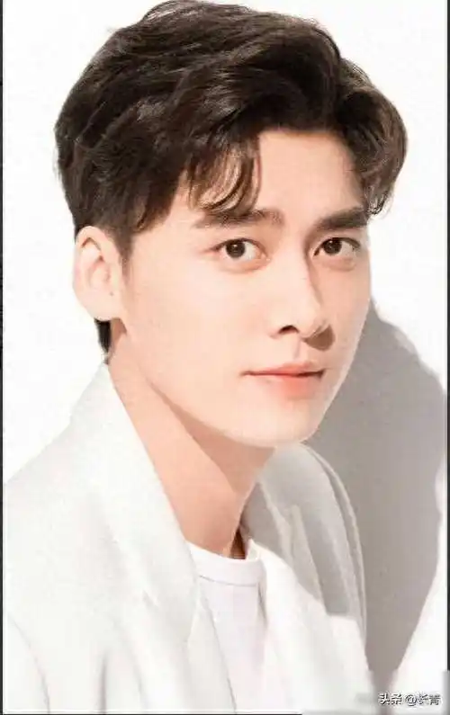 李易峰与金晨,甜蜜旅行,联手创业生活美滋滋._友谊_合作_友情