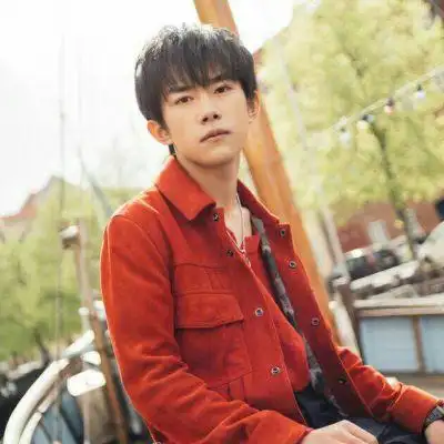 易烊千玺图片头像红色系列