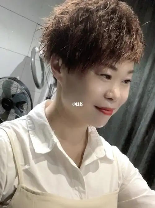 气质短发  #清爽短发大全  #烟花