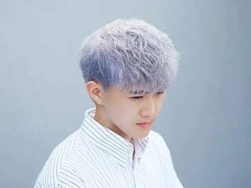 男生奶奶灰染色发型图片男生爷爷灰染发银灰色染色发型