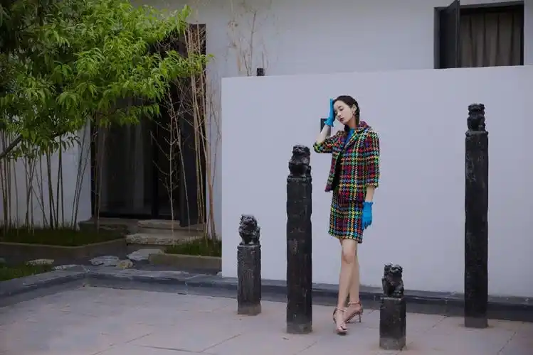 吕一时髦养眼写真图片16