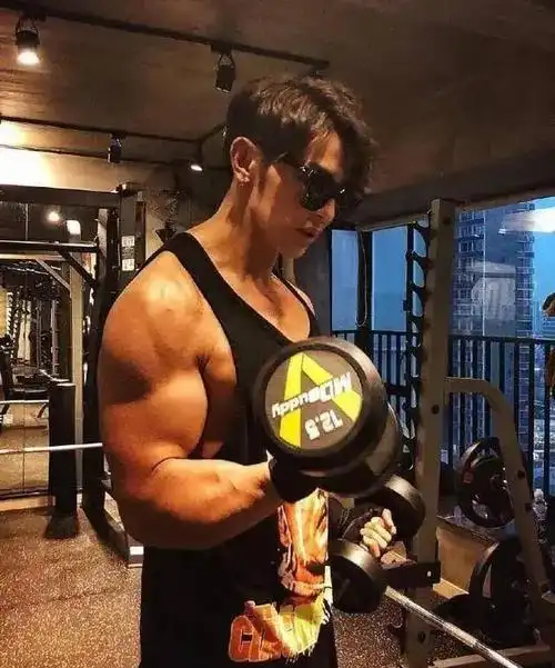 那么你还知道哪些颜值高的肌肉男明星呢《三生三世枕上书》中高伟光被