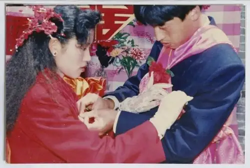 (长龙大弓摄于宜君石堡村)九十年代初,刚刚兴起了"彩照",战友从河南带