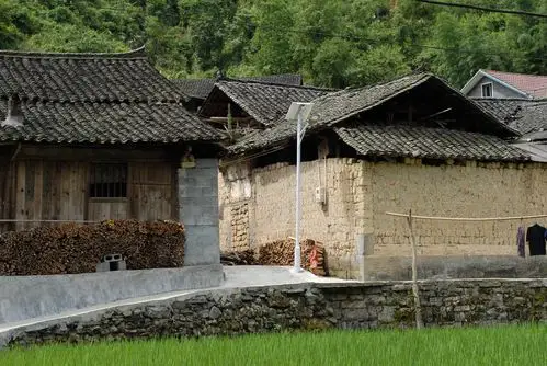 农村的景象,都还在居住.