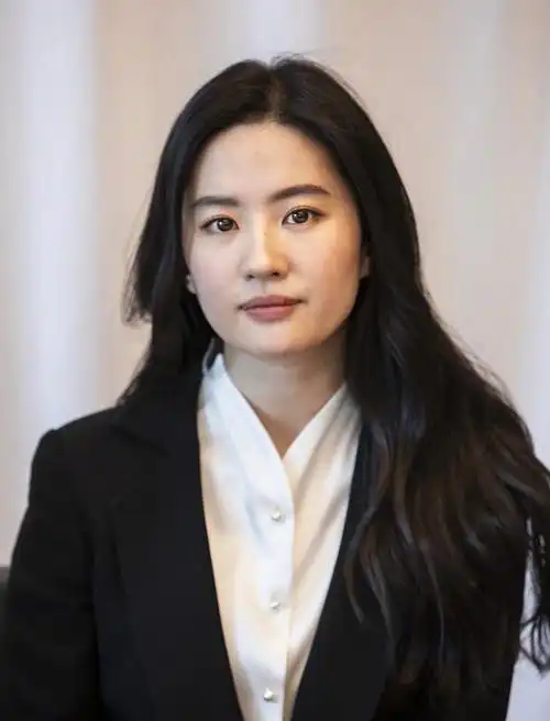 刘亦菲近照让人认不出,发福臃肿仙气全无,男粉全失恋了