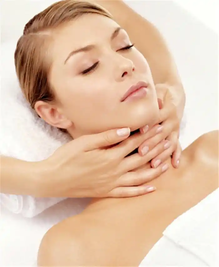 美容师必学的面部美容手法操作流程