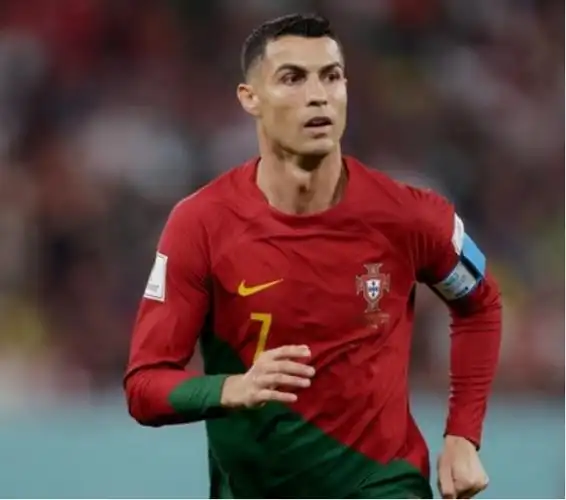 生在同一个时代能看到c罗踢球是一种荣幸