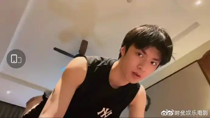 刘耀文今日惊喜之隐藏影像突然找到了##刘耀文晒健身vlog