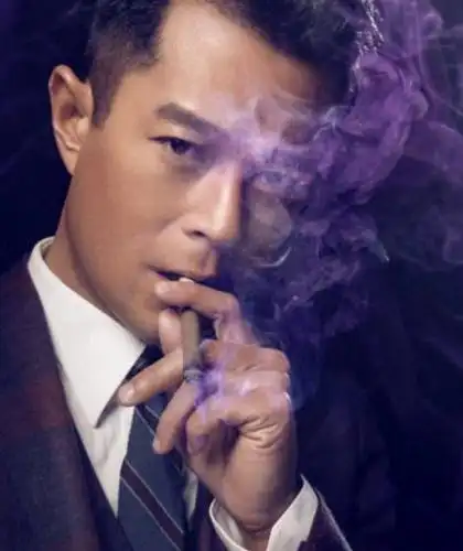 当男星们抽起香烟古天乐帅气赵本山霸气王宝强接地气