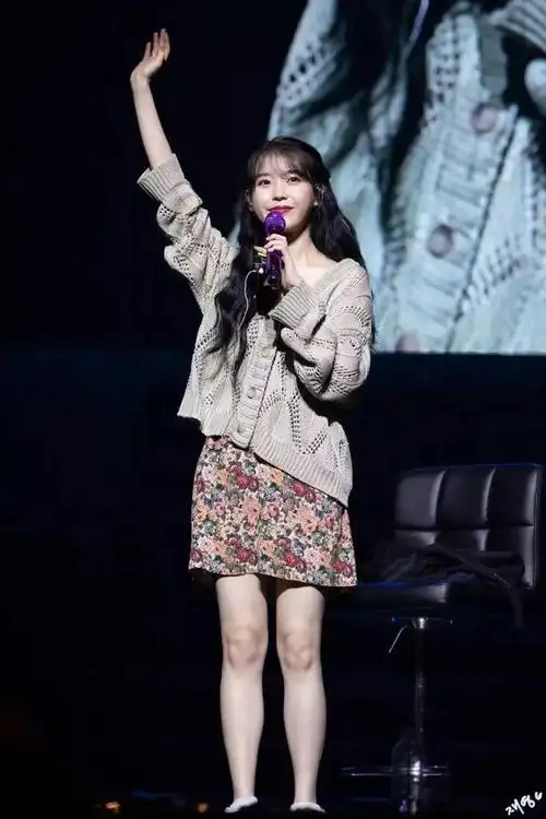 iu李知恩是懂百变穿搭的