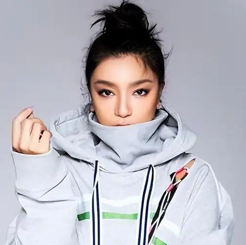 超级女声冠军江映蓉整容失败像怪物全身只剩眼球是自己的