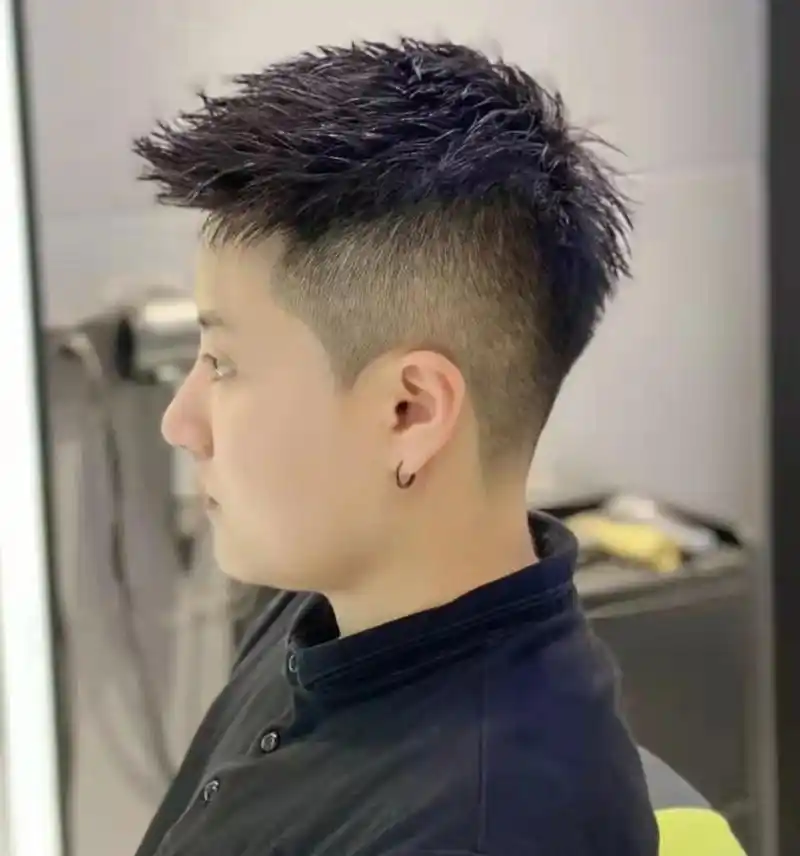 三款干练的男生短发两边剪短中间打薄精干利落又阳光帅气