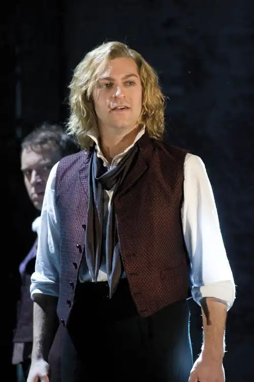 p>安灼拉(enjolras)是法国大作家 a target="_blank" href="/item