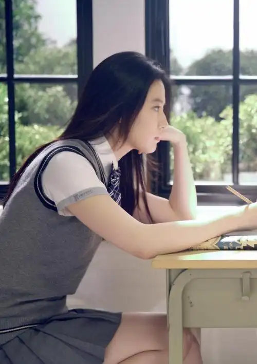 穿上校服的刘亦菲这简直就是大家心目中初恋的样子