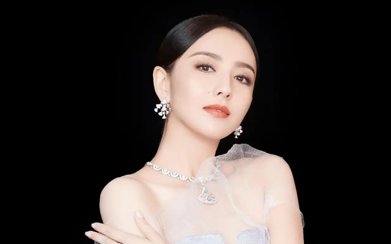 佟丽娅精致优雅写真桌面壁纸