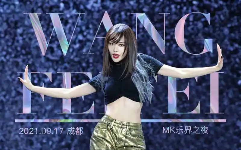 鲨疯了王霏霏xstalker神级舞台首秀多机位直拍