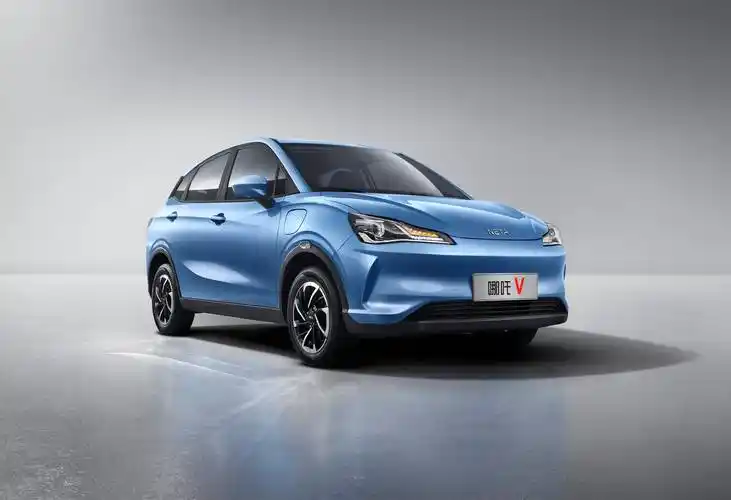 配置实用续航够用哪吒v正式上市补贴后售599万元起