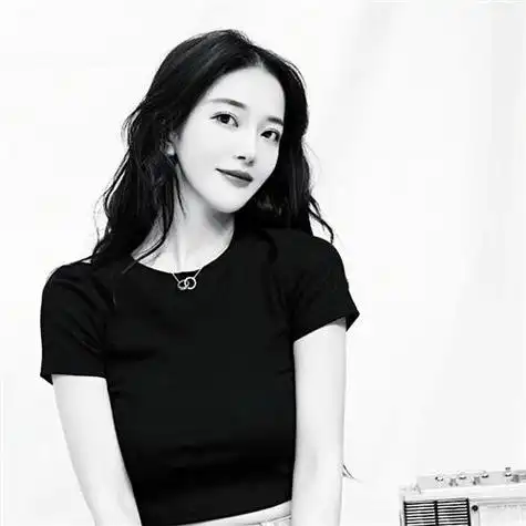 唯美黑白女头像高清成熟的标志之一就是稳重