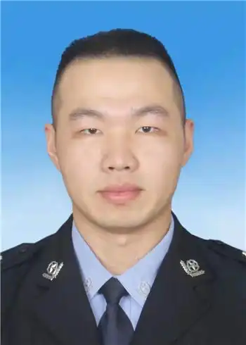 黄晓鹏:认真做事,清白做人,不忘初心,司法为民.