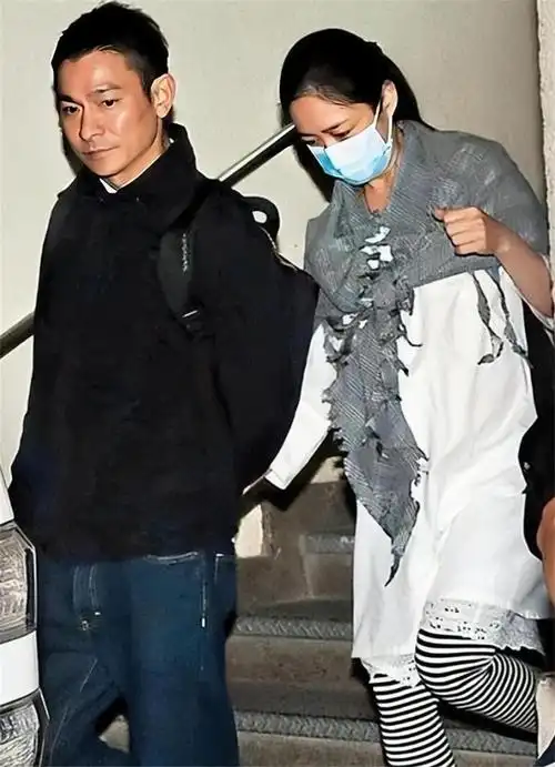 刘德华妻子朱丽倩为爱躲藏23年46岁高龄生子如今苦尽甘来