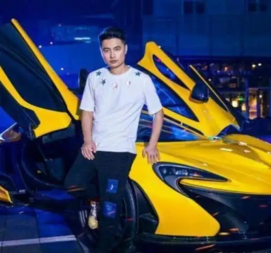 虎牙集梦会长回顾阿布解约称集梦发展不顺导致主播出走