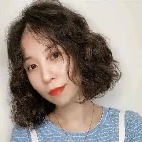 最新职场女生短发空气烫蓬松显发量