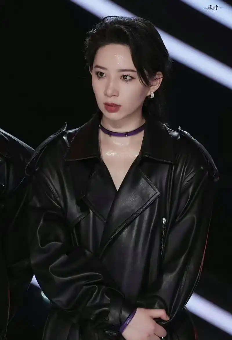 李斯丹妮露脐抹胸跳爵士  67李斯丹妮在这一期《了不起!