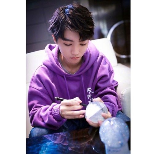 2020春秋款tfboys王俊凯明星同款卫衣男女紫色宽松学生外套情侣潮