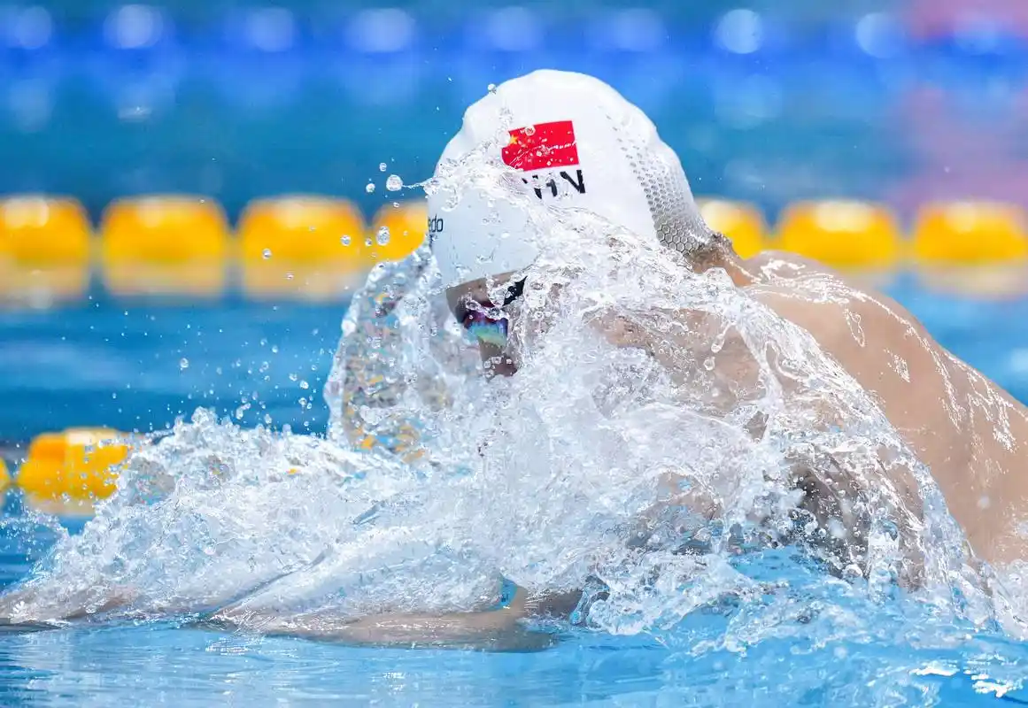 游泳——全国冠军赛:闫子贝晋级男子100米蛙泳半决赛