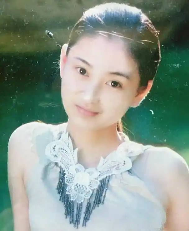 "沈眉庄"斓曦:当红时和男歌手低调结婚,11年过去,现状如何?