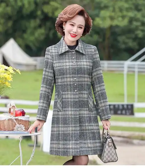 40至50岁到60岁的风衣女秋天穿的中年妇女妈妈装外套妈妈春装外套新款