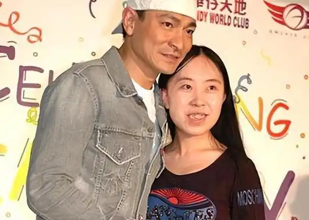 回顾15年前女子想嫁刘德华其父卖肾后跳海自尽后来她后悔了吗