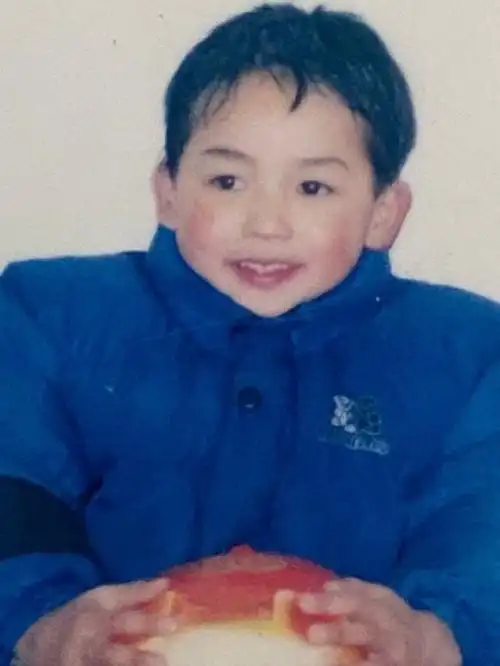 朱正廷绿洲暴风更新童年照 表情包奶团子简直是妈粉神器