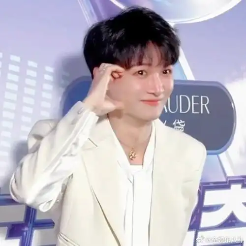 周深湖南惊喜夜晚会首唱