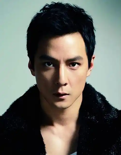 48岁吴彦祖近照显老?