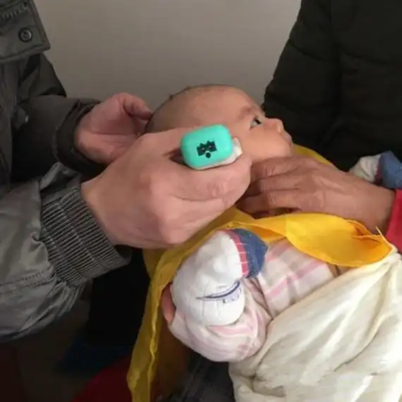 给满月的宝宝剃胎毛,会使头发长得又浓又密吗?对宝宝有伤害吗?