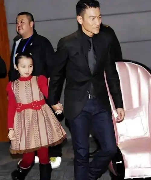 刘德华的女儿高调亮相,颜值爆表,或成娱乐圈"颜值担当"