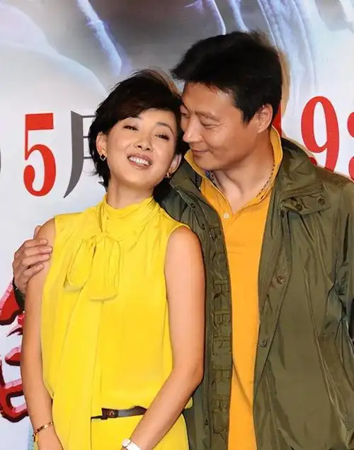 在央视春晚的舞台上,牛莉和郭冬临配合默契,如同夫妻一样,更是让不少